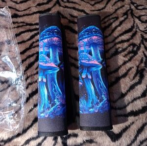 Amazon Essentials Black and Blue Mushroom Armrest Covers